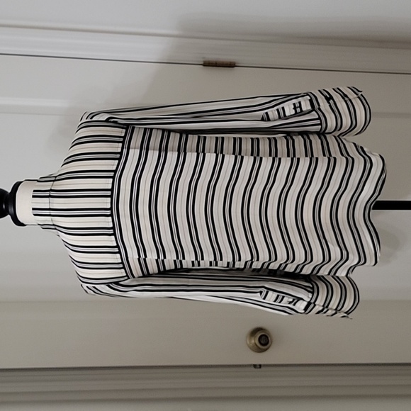 Club Monaco Size XS Black & Off-White Striped Kini Shirt, 100% Silk Gently Used - Picture 4 of 16